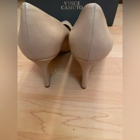 NEW VINCE CAMUTO thanley Sandstone Nude Pumps Size 12 Women Leather Pointy Heels - Picture 4 of 8